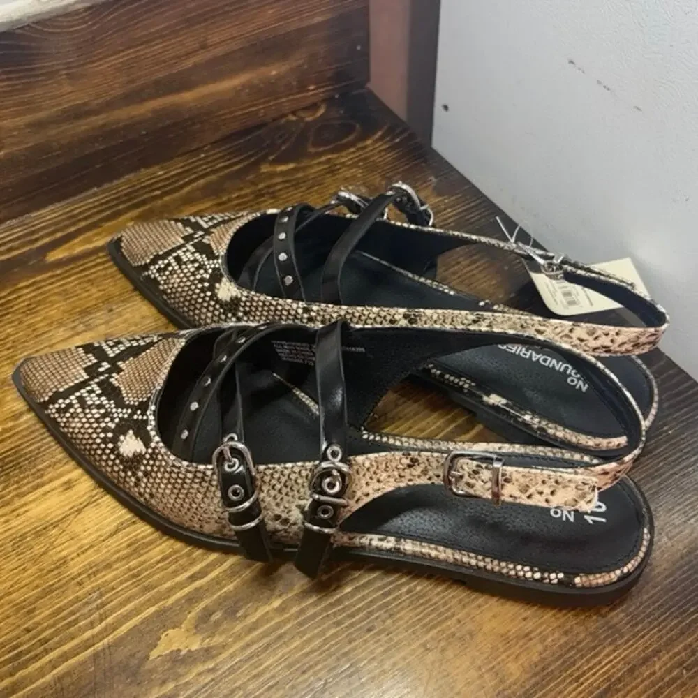 Time And Tru Snakeskin Pointed Toe Flats Size 10‎